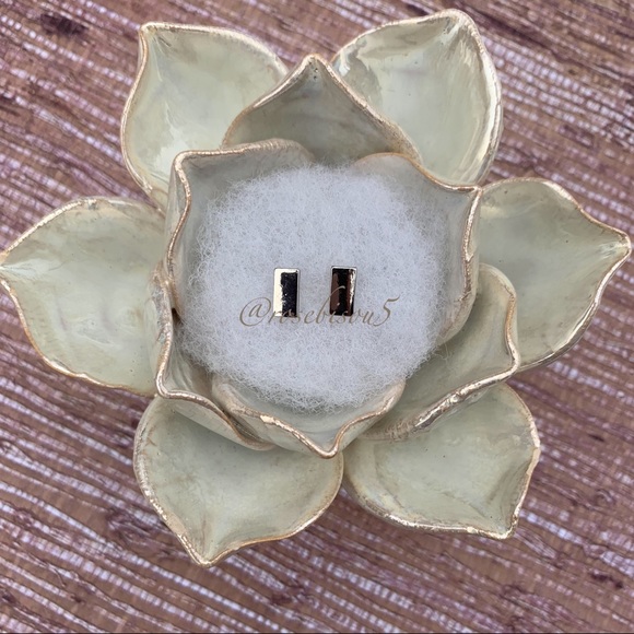 📏🆕Minimalist Silver Wide Bar Stud Earrings - Picture 2 of 8